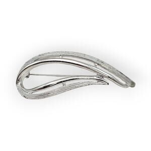 Sarah Coventry Sculptural Ribbon Silver Brooch Vintage MidCentury Fluid Wave Pin